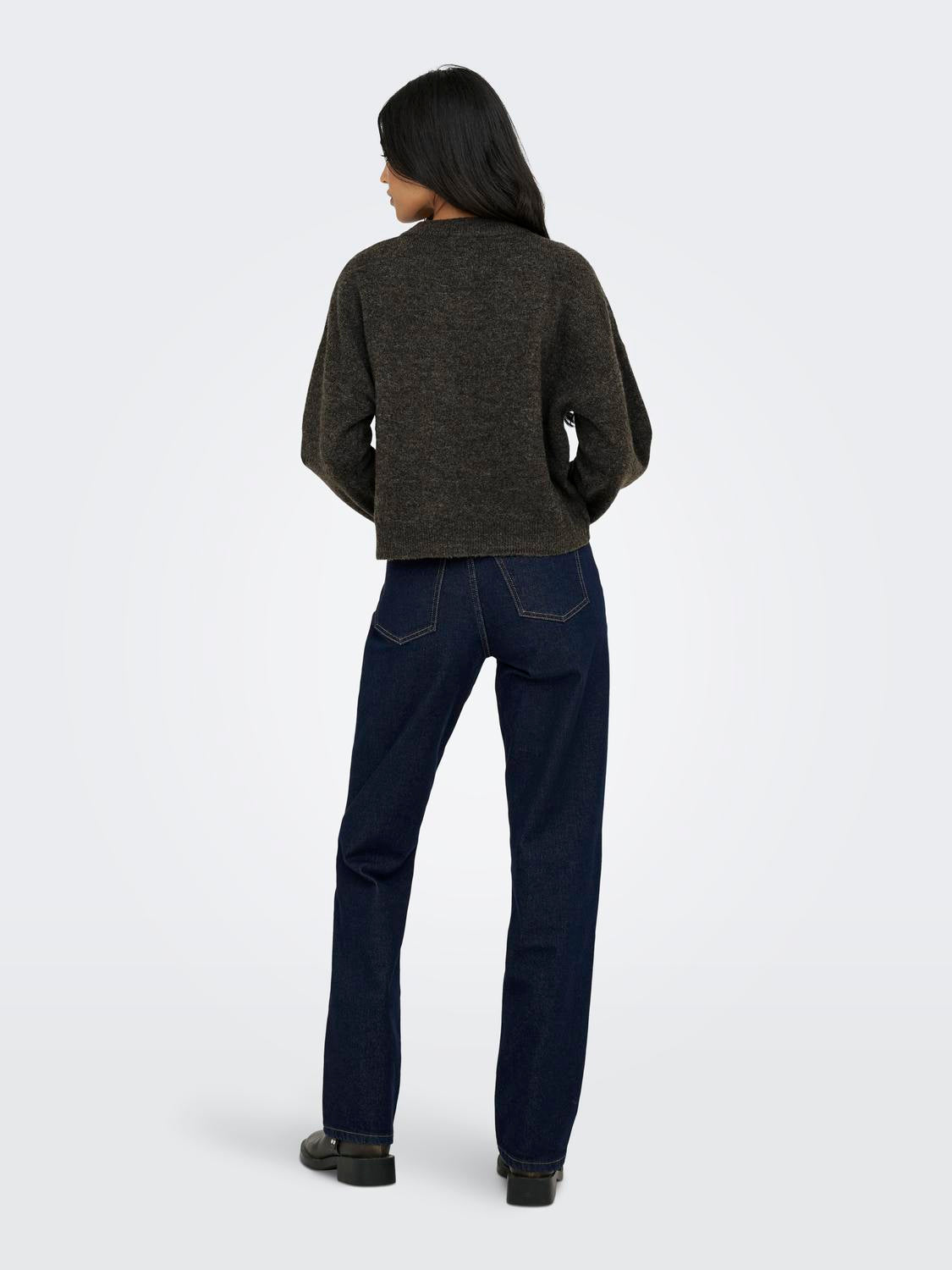 model_shot-back